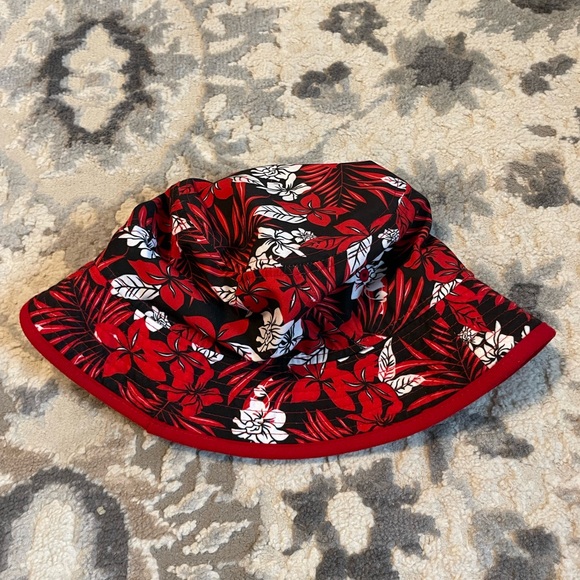 New Era XXL Chicago Bulls Windy City Red, white and black tropical bucket hat - Picture 4 of 7